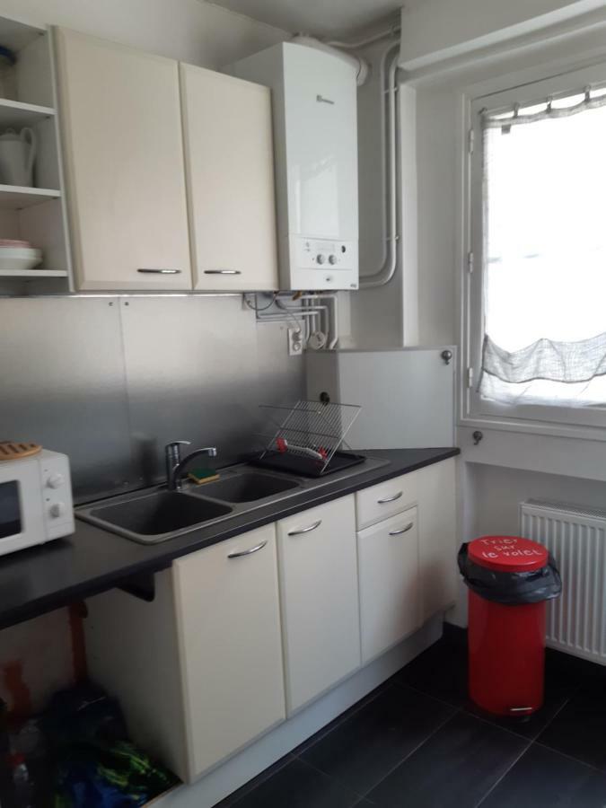 Charmant Appartement Au Pied Du Chateau Gien Exterior photo